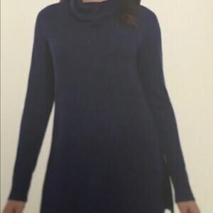 Adrienne Vittadini long sleeved sweater, size Medium